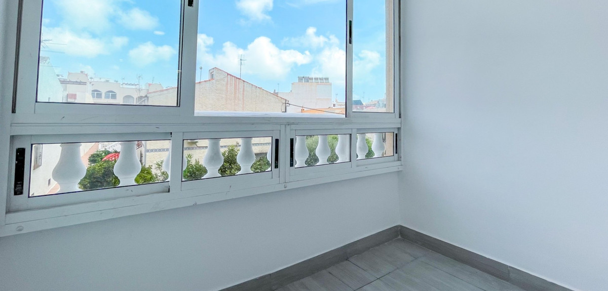 Se vende Apartamento Planta Media de 2 dormitorios en Costa Blanca, Alicante, España