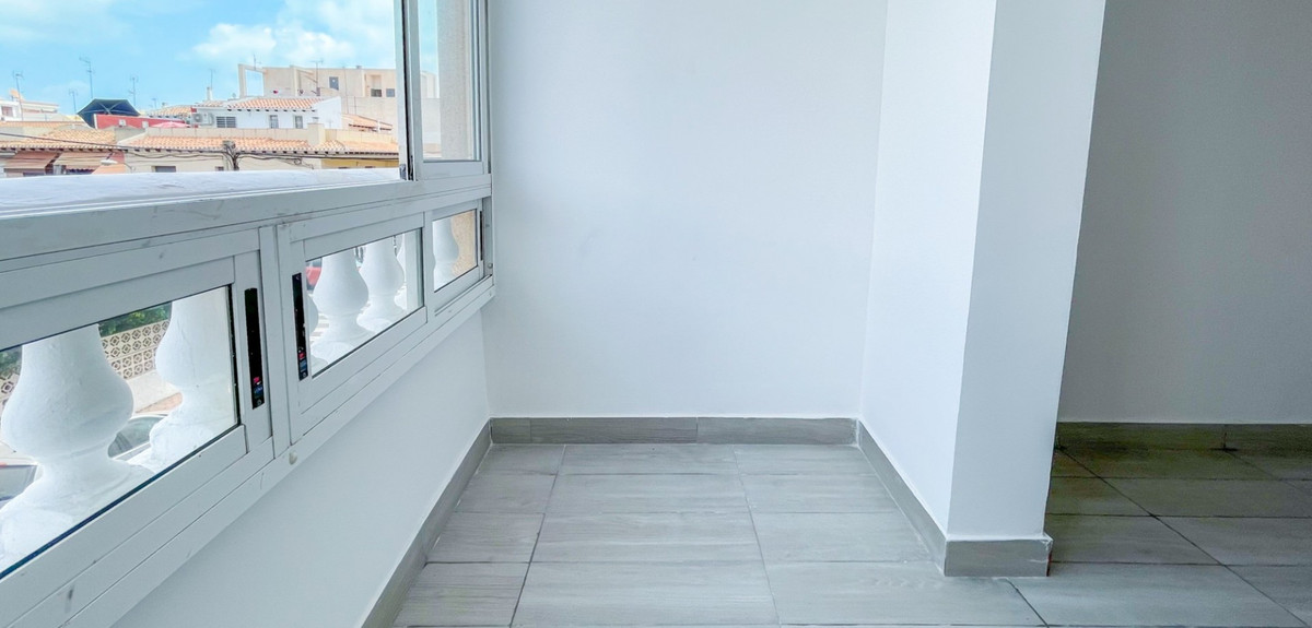 Se vende Apartamento Planta Media de 2 dormitorios en Costa Blanca, Alicante, España