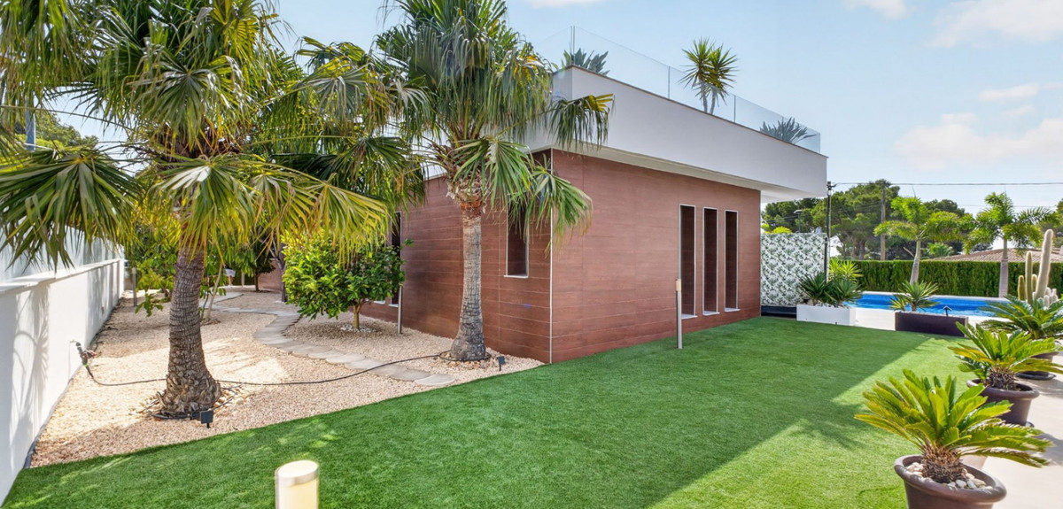 Se vende Villa - Chalet de 4 dormitorios en Costa Blanca, Alicante, España