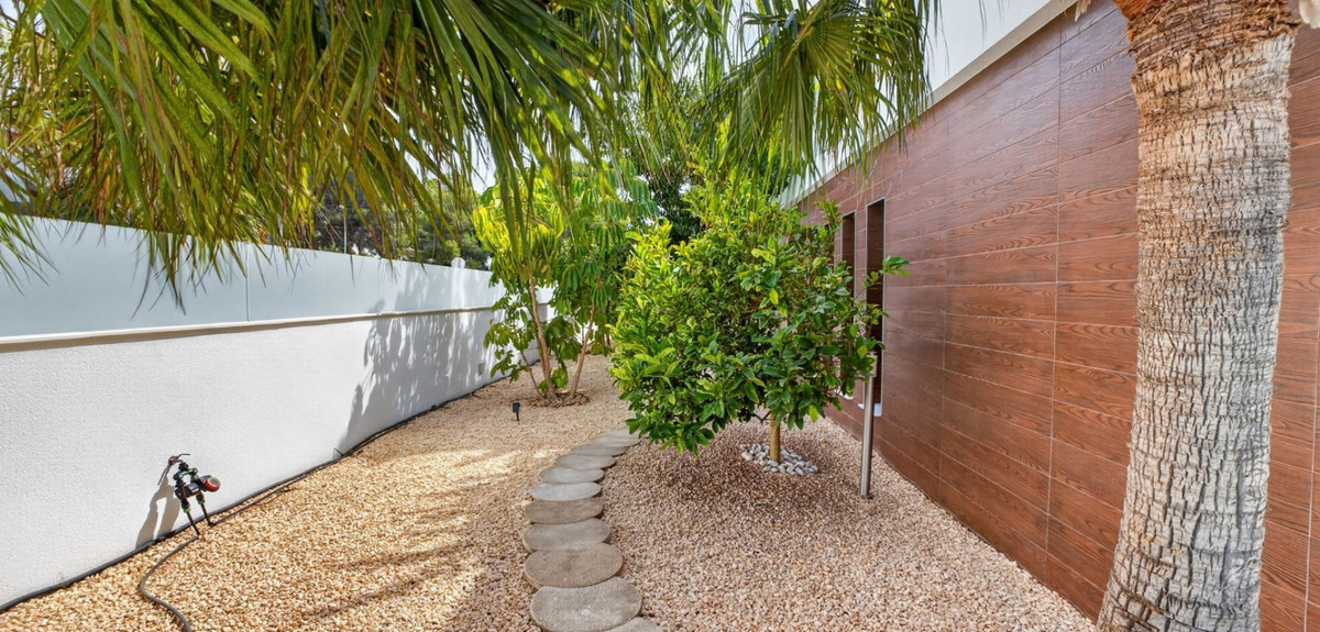 Se vende Villa - Chalet de 4 dormitorios en Costa Blanca, Alicante, España