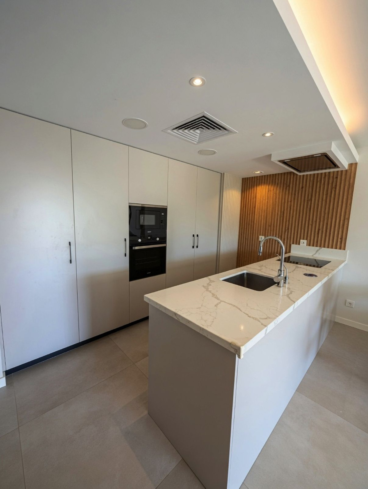 Se vende Apartamento Planta Media de 2 dormitorios en Costa Del Sol, Málaga, España