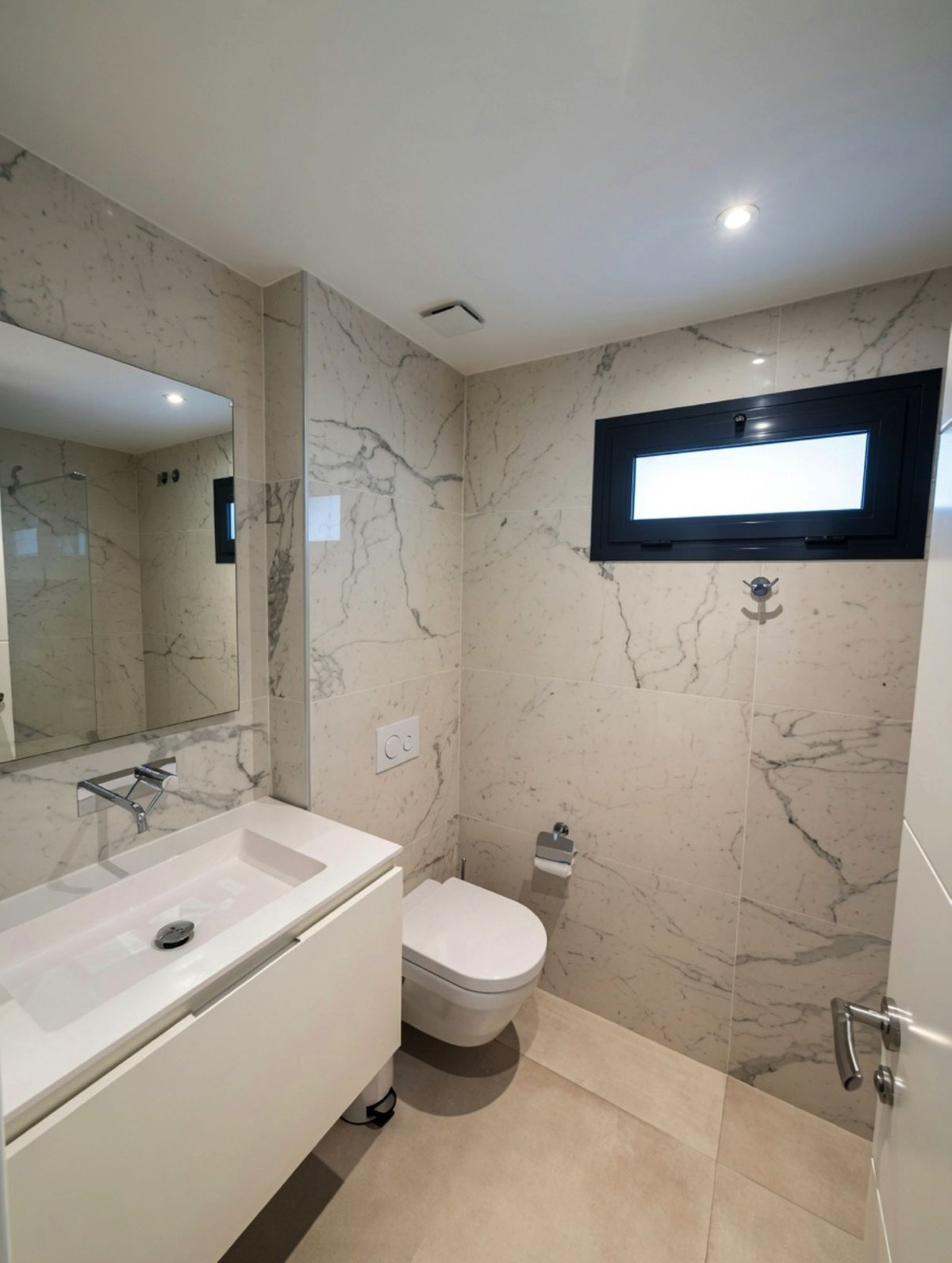 Se vende Apartamento Planta Media de 2 dormitorios en Costa Del Sol, Málaga, España