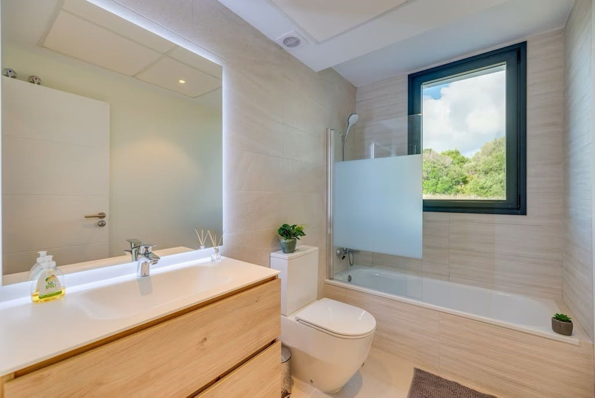 3 Bed Apartment for sale in Estepona Costa Del Sol, Málaga, Spain