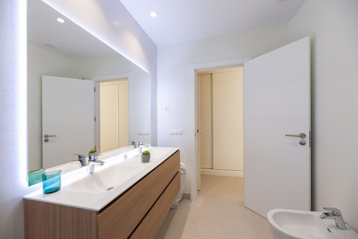 3 Bed Apartment for sale in Estepona Costa Del Sol, Málaga, Spain