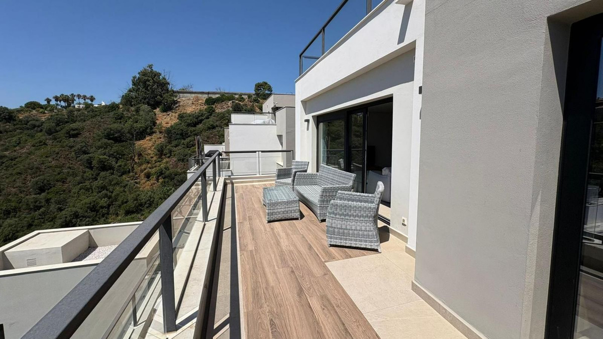 3 Bed Apartment for sale in Nueva Andalucía Costa Del Sol, Málaga, Spain