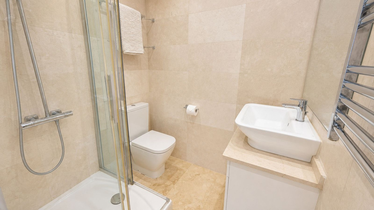 Se vende Pareada de 4 dormitorios en Costa Del Sol, Cadiz, España