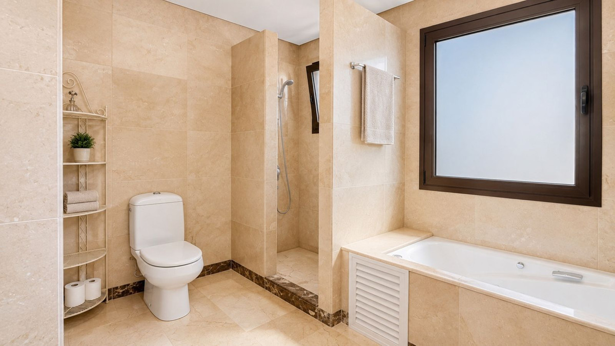 Se vende Pareada de 4 dormitorios en Costa Del Sol, Cadiz, España