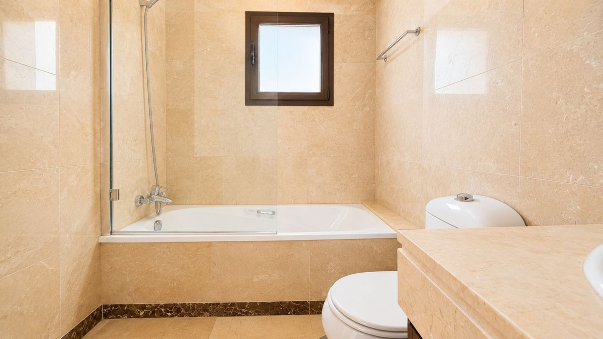 Se vende Pareada de 4 dormitorios en Costa Del Sol, Cadiz, España