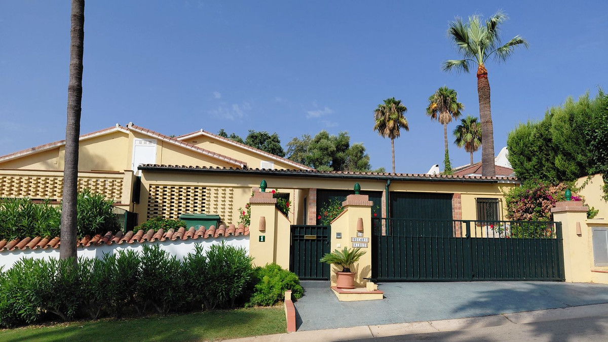 5 Bed Townhouse for sale in Sotogrande Costa Costa Del Sol, Cádiz, Spain
