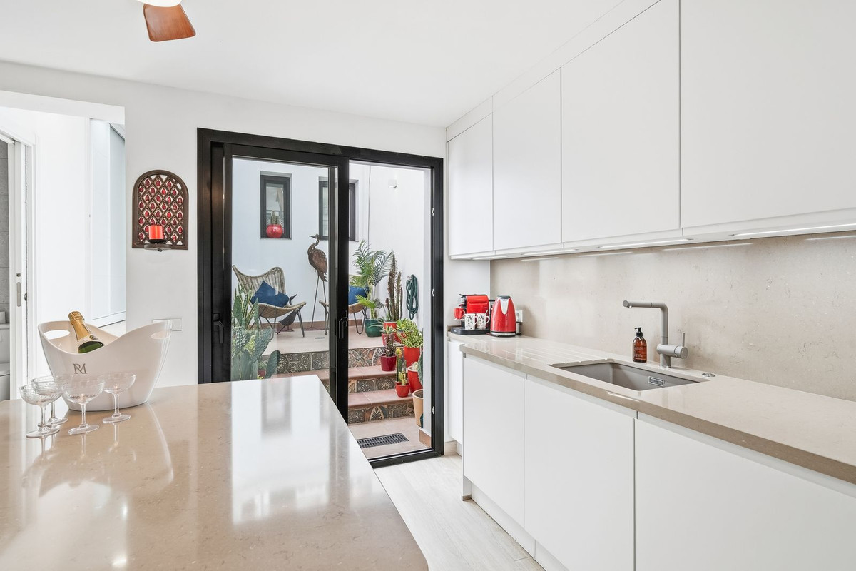 4 Bed Townhouse for sale in Estepona Costa Del Sol, Málaga, Spain