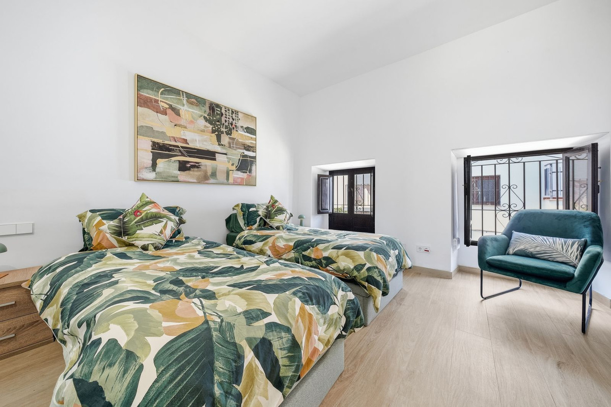 4 Bed Townhouse for sale in Estepona Costa Del Sol, Málaga, Spain