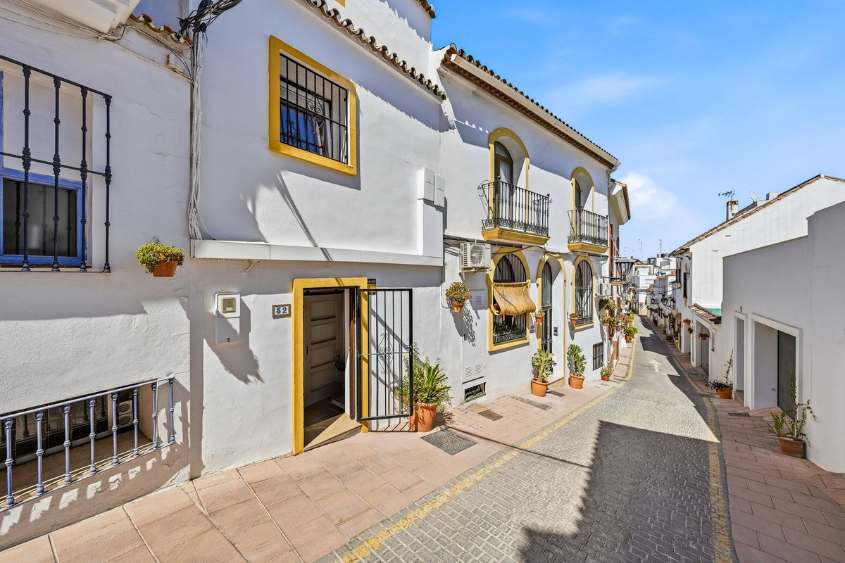 4 Bed Townhouse for sale in Estepona Costa Del Sol, Málaga, Spain