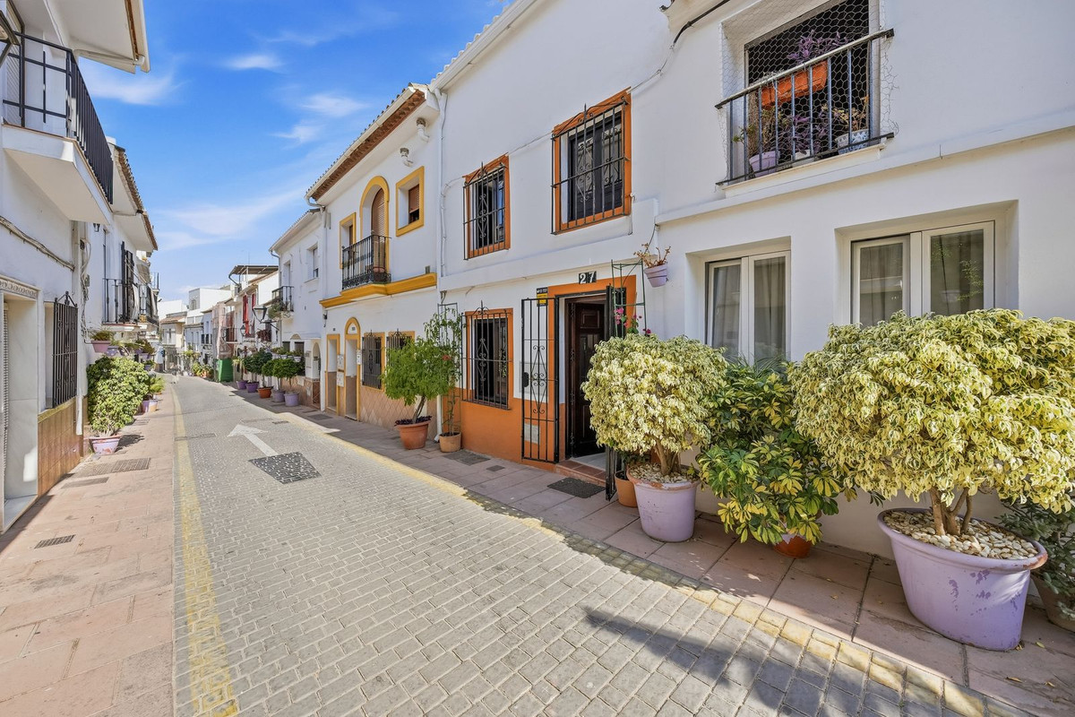 4 Bed Townhouse for sale in Estepona Costa Del Sol, Málaga, Spain