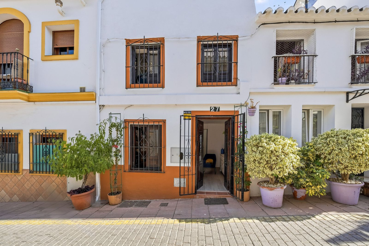 4 Bed Townhouse for sale in Estepona Costa Del Sol, Málaga, Spain