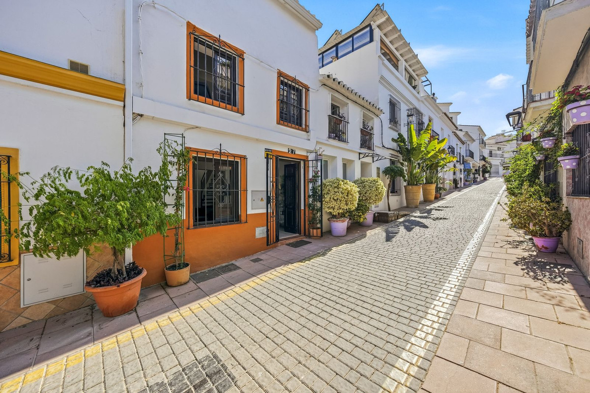 4 Bed Townhouse for sale in Estepona Costa Del Sol, Málaga, Spain