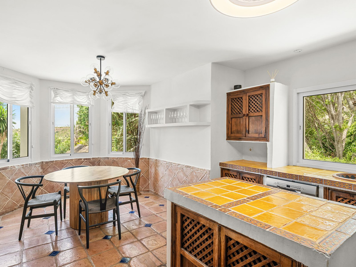 8 Bed Townhouse for sale in El Rosario Costa Del Sol, Málaga, Spain