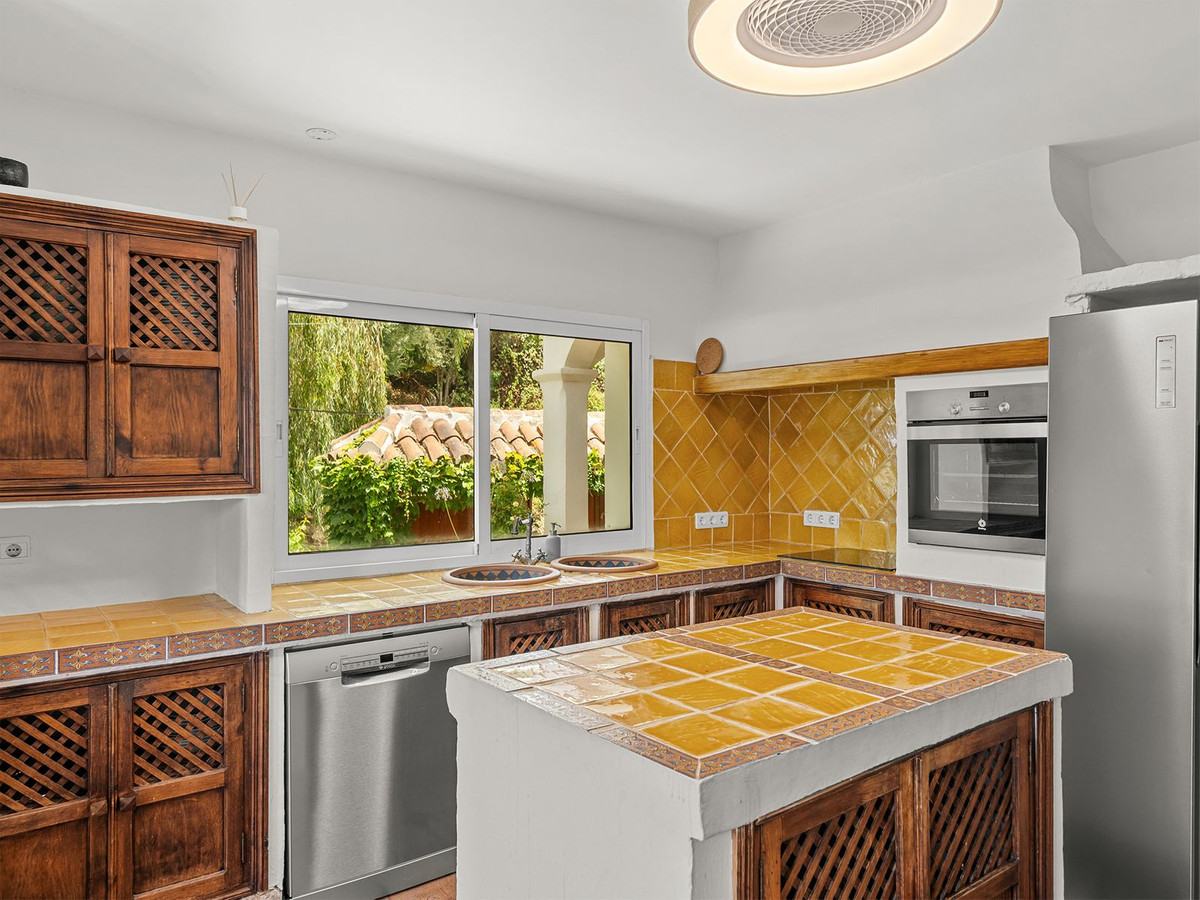 8 Bed Townhouse for sale in El Rosario Costa Del Sol, Málaga, Spain