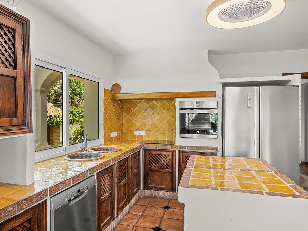 8 Bed Townhouse for sale in El Rosario Costa Del Sol, Málaga, Spain