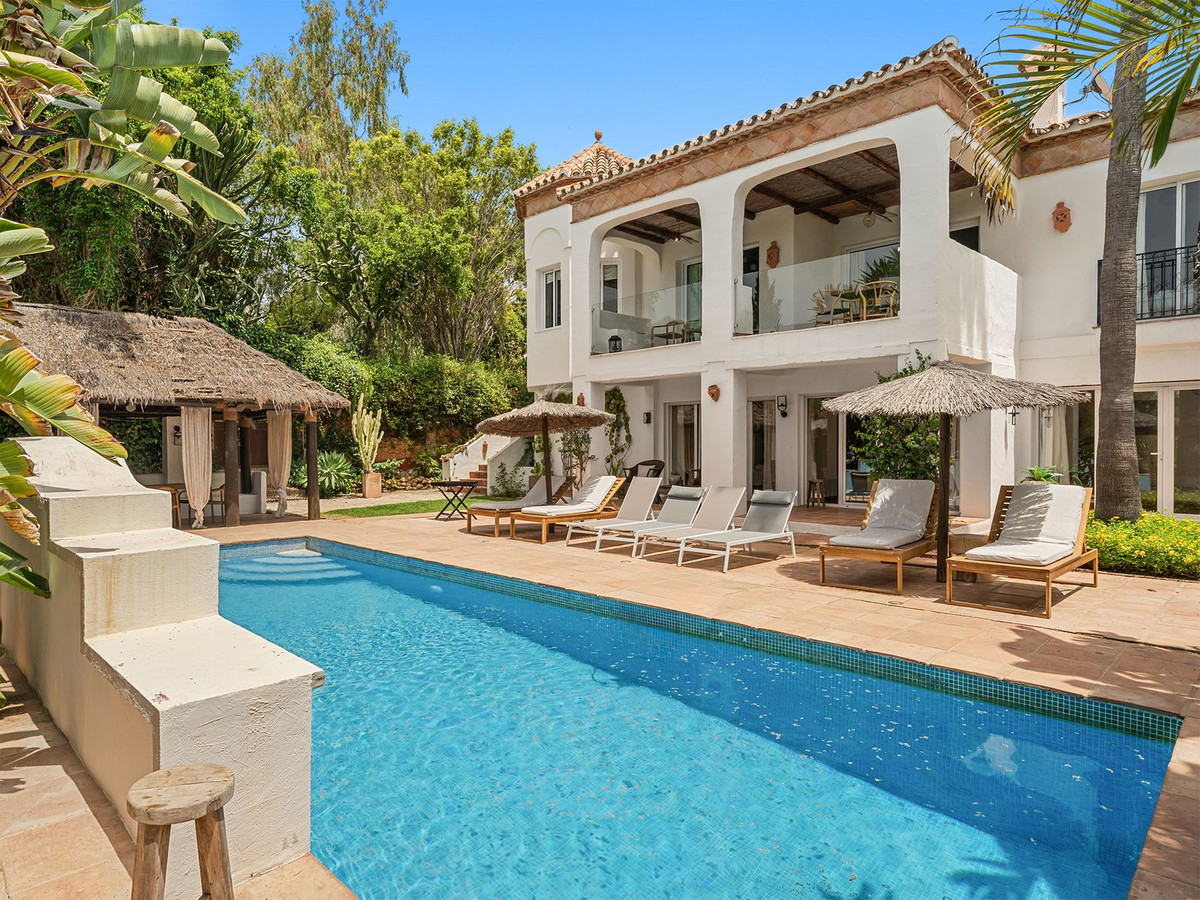 8 Bed Townhouse for sale in El Rosario Costa Del Sol, Málaga, Spain