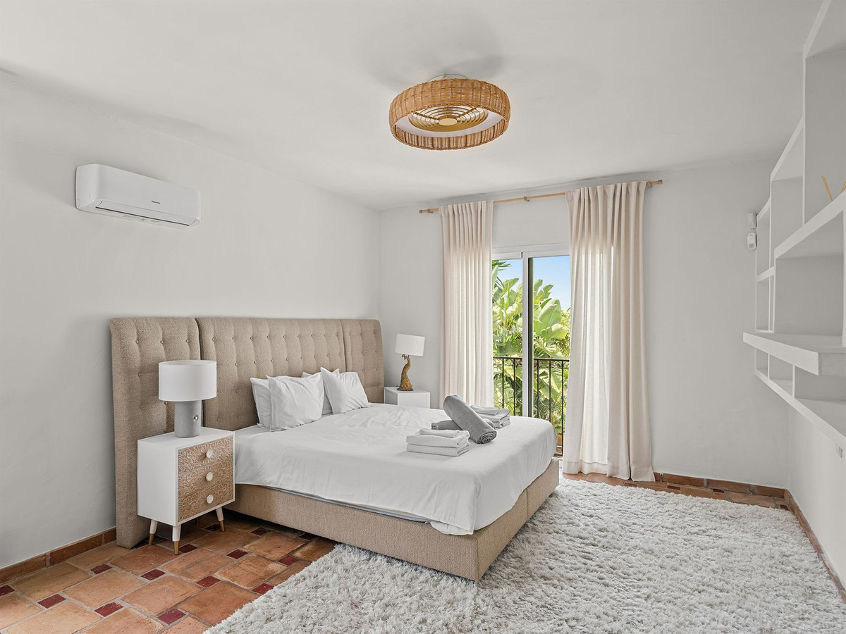 8 Bed Townhouse for sale in El Rosario Costa Del Sol, Málaga, Spain