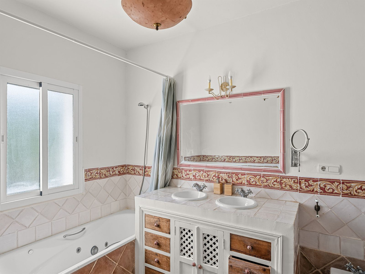 8 Bed Townhouse for sale in El Rosario Costa Del Sol, Málaga, Spain