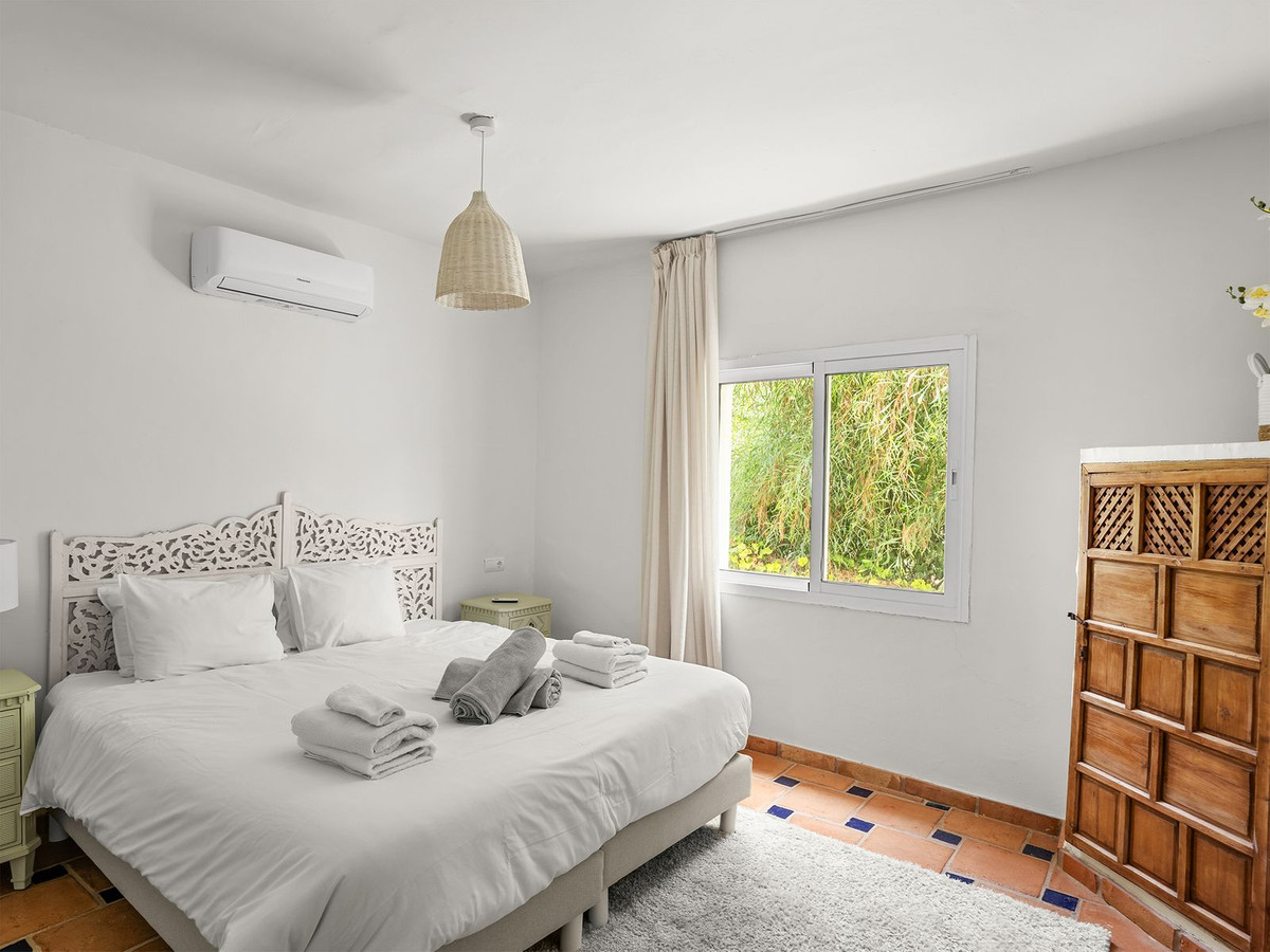 8 Bed Townhouse for sale in El Rosario Costa Del Sol, Málaga, Spain
