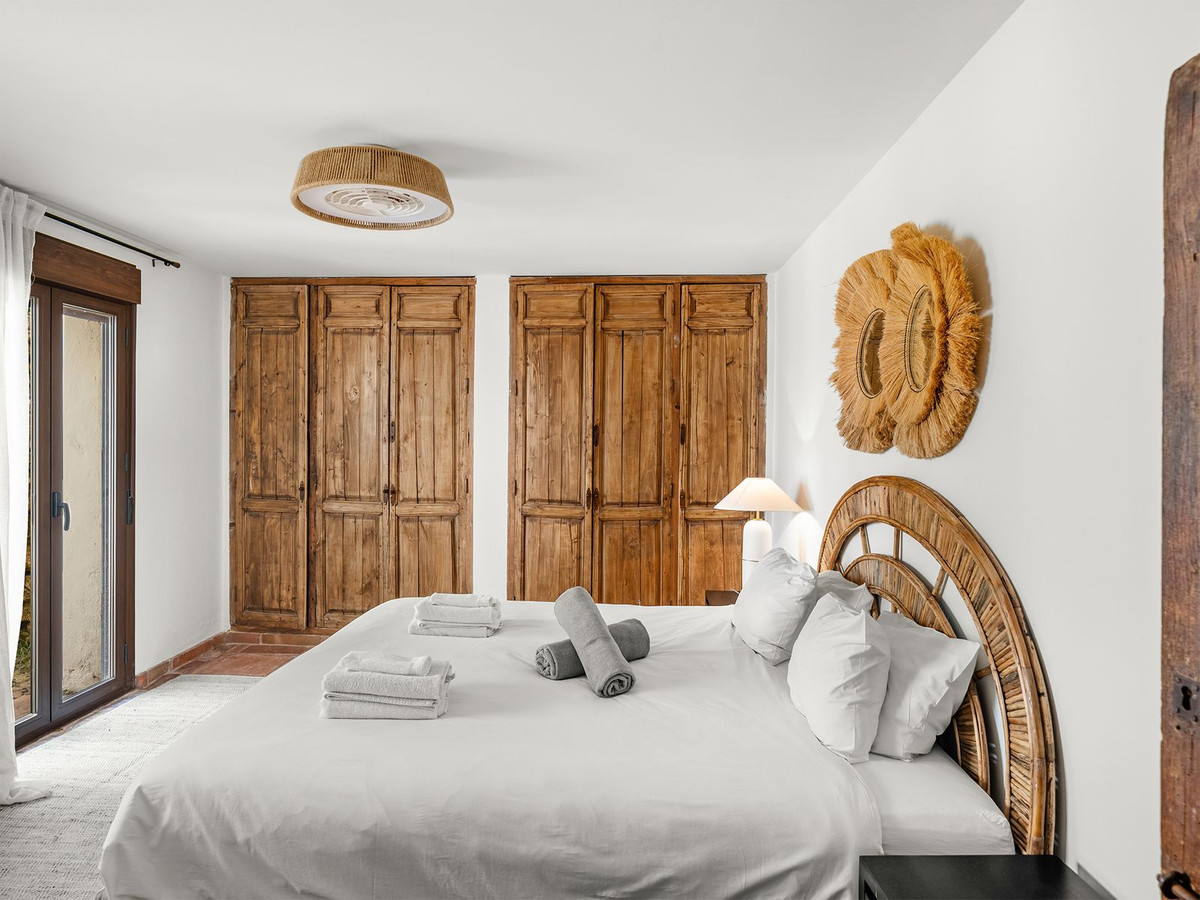 8 Bed Townhouse for sale in El Rosario Costa Del Sol, Málaga, Spain