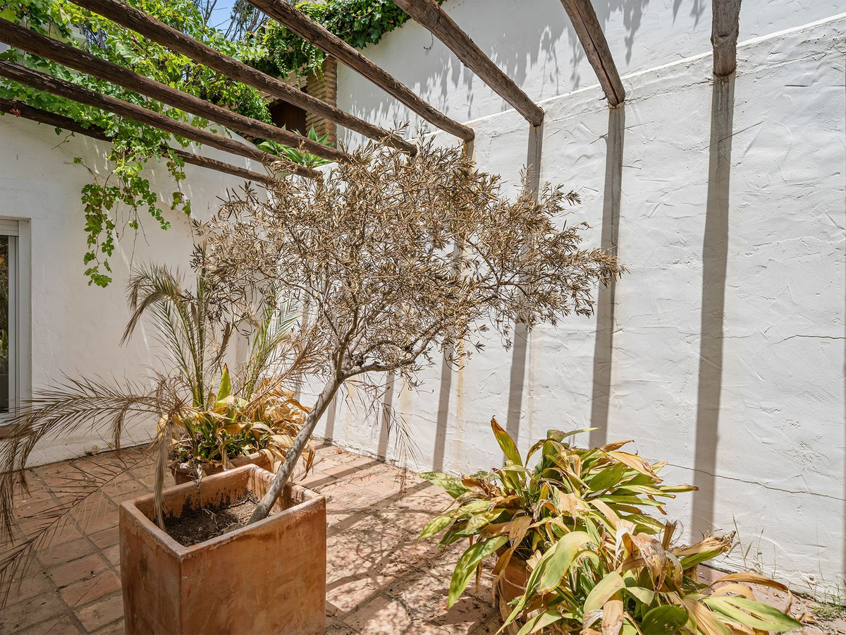 8 Bed Townhouse for sale in El Rosario Costa Del Sol, Málaga, Spain