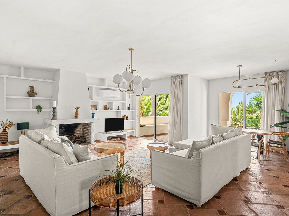 8 Bed Townhouse for sale in El Rosario Costa Del Sol, Málaga, Spain