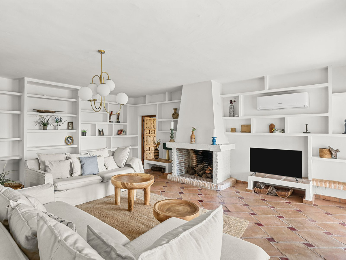 8 Bed Townhouse for sale in El Rosario Costa Del Sol, Málaga, Spain
