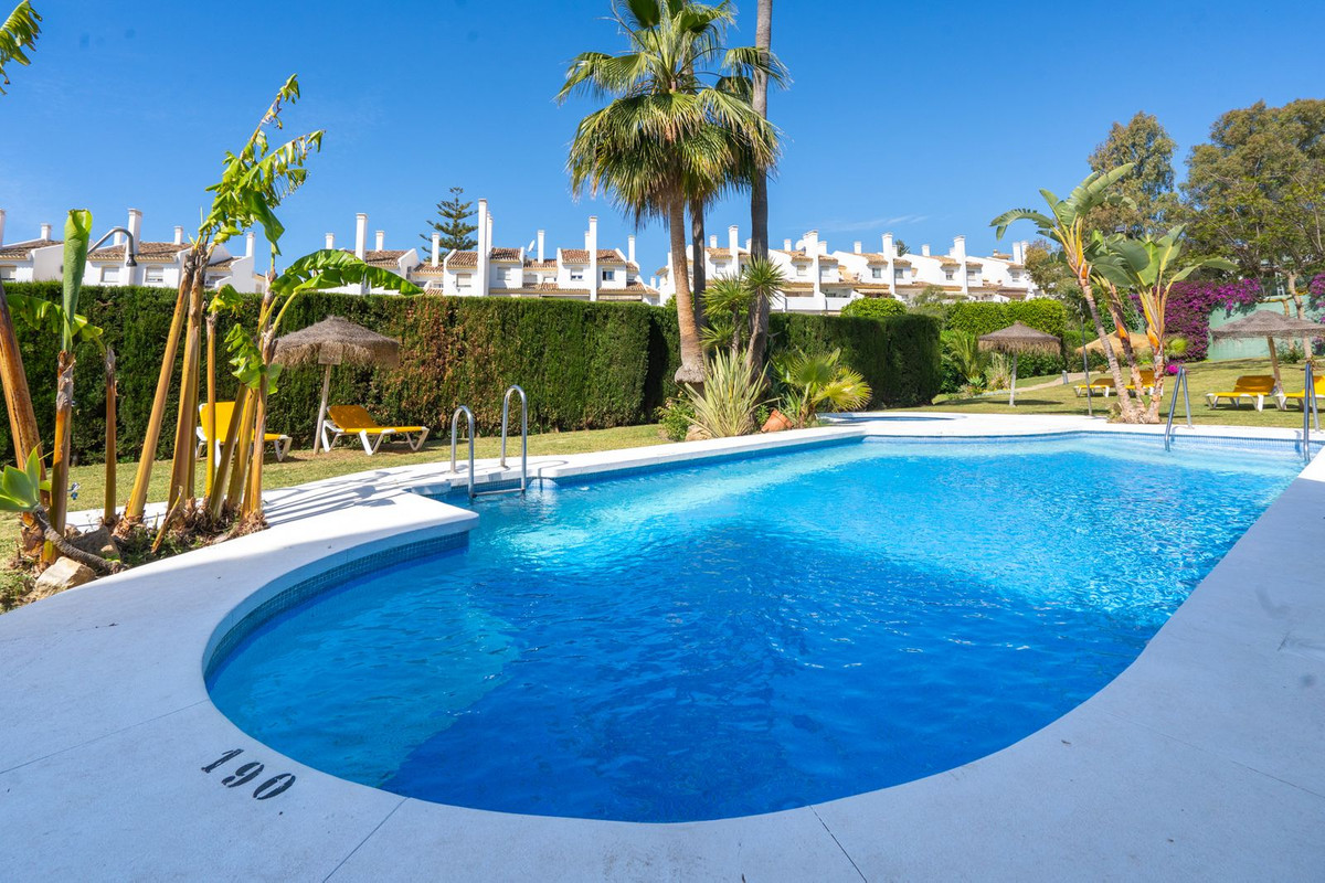 Se vende Apartamento Planta Media de 2 dormitorios en Costa Del Sol, Málaga, España