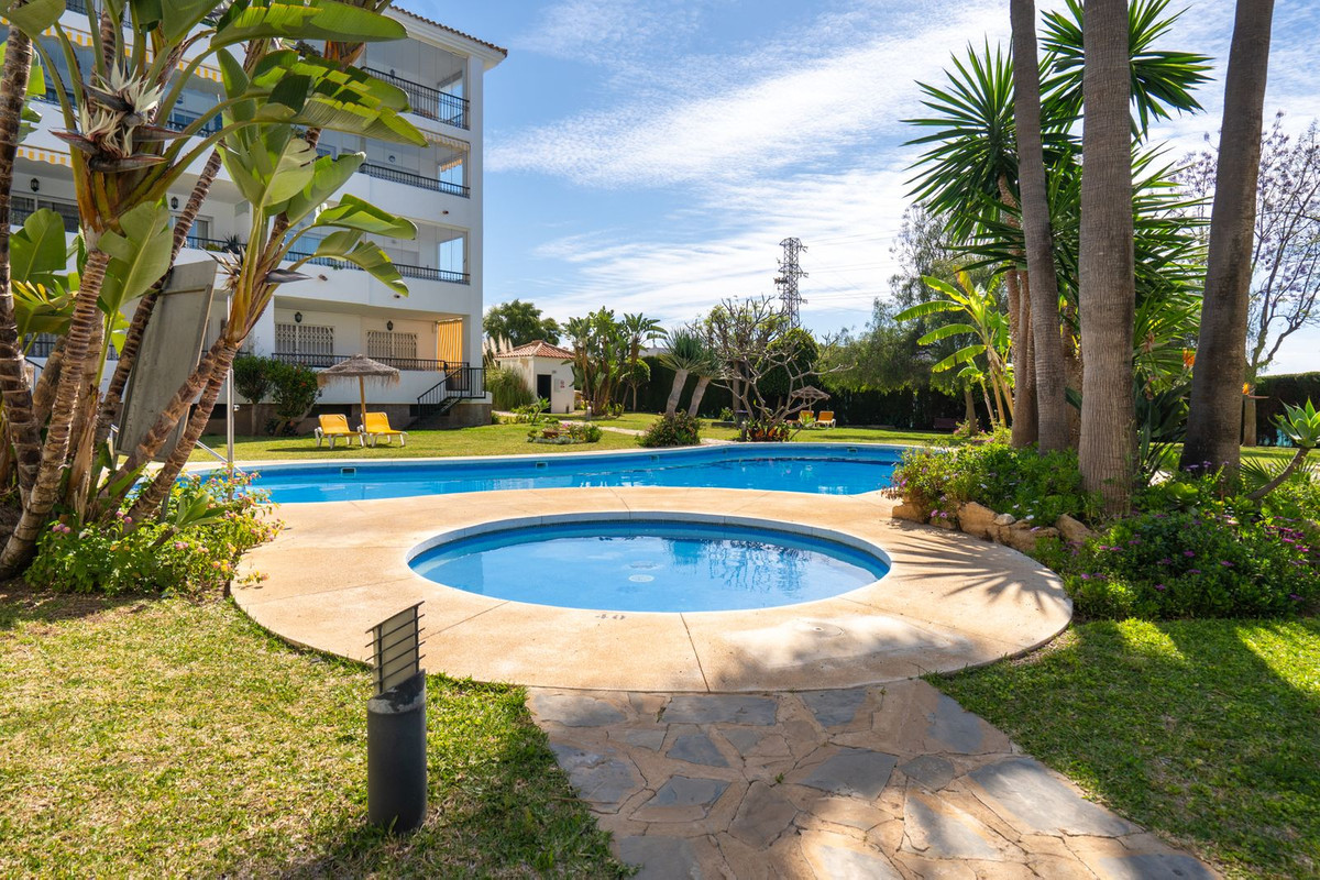 Se vende Apartamento Planta Media de 2 dormitorios en Costa Del Sol, Málaga, España