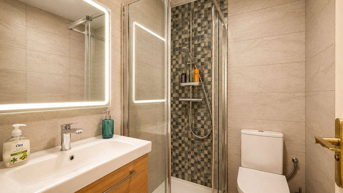 Se vende Apartamento Planta Media de 2 dormitorios en Costa Del Sol, Málaga, España