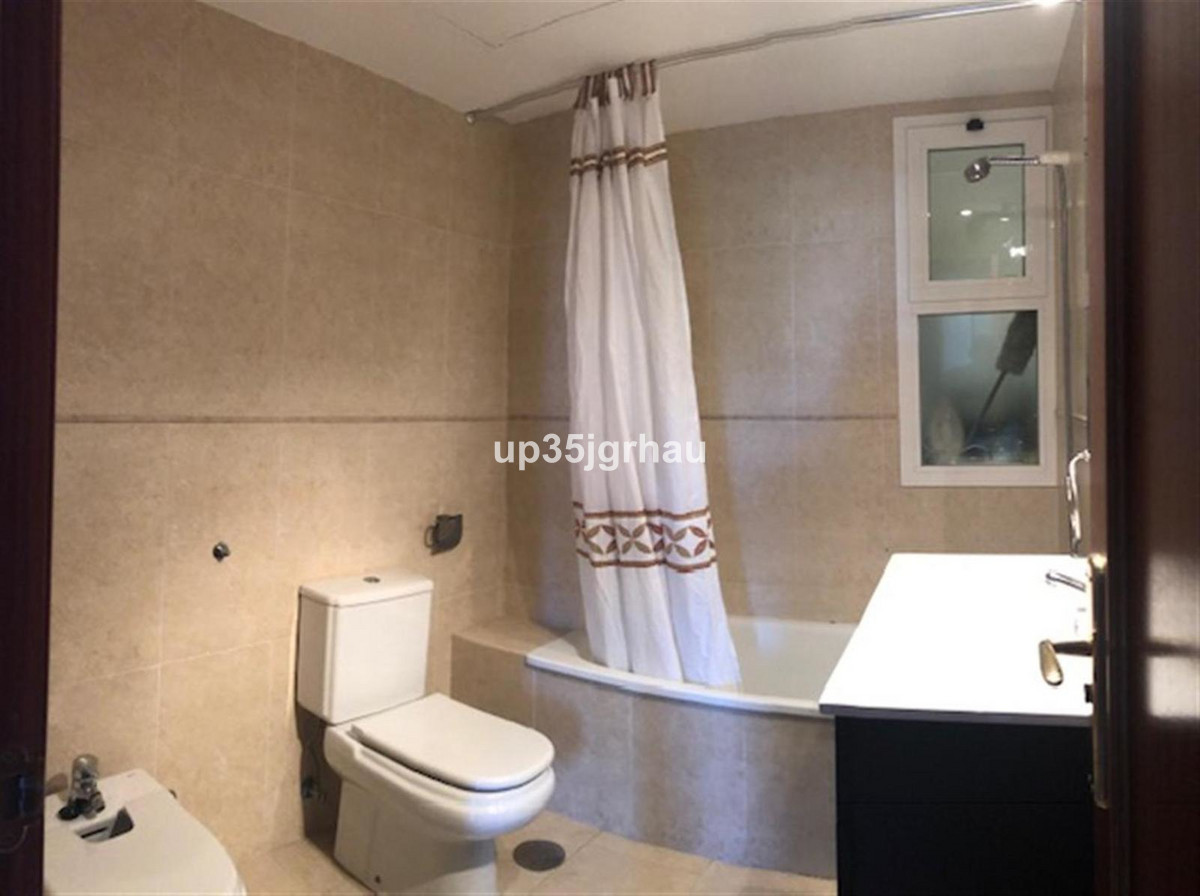 Se vende Apartamento Planta Media de 2 dormitorios en Costa Del Sol, Málaga, España