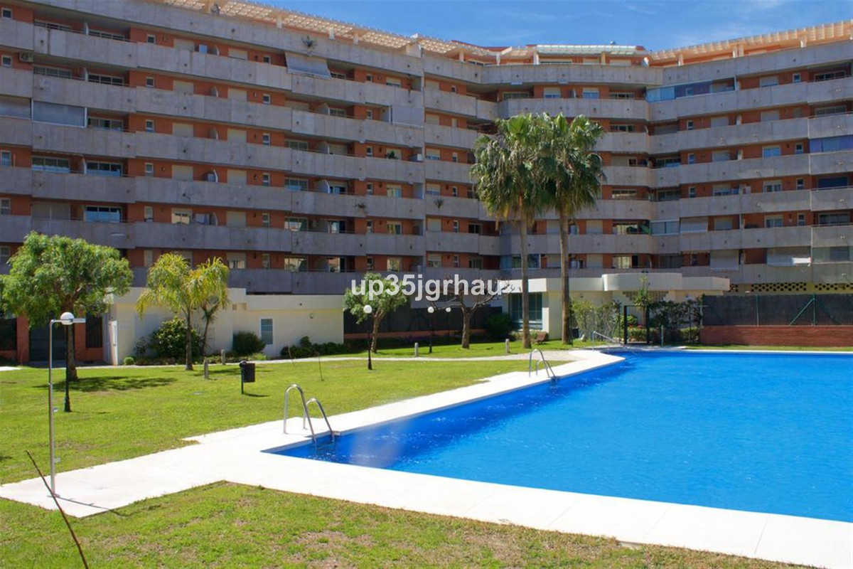 Se vende Apartamento Planta Media de 2 dormitorios en Costa Del Sol, Málaga, España