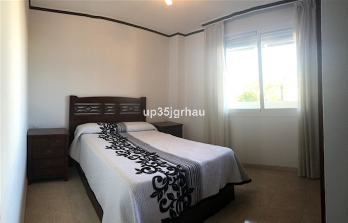 Se vende Apartamento Planta Media de 2 dormitorios en Costa Del Sol, Málaga, España
