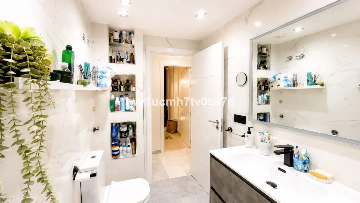 Se vende Apartamento Planta Media de 3 dormitorios en Costa Del Sol, Málaga, España