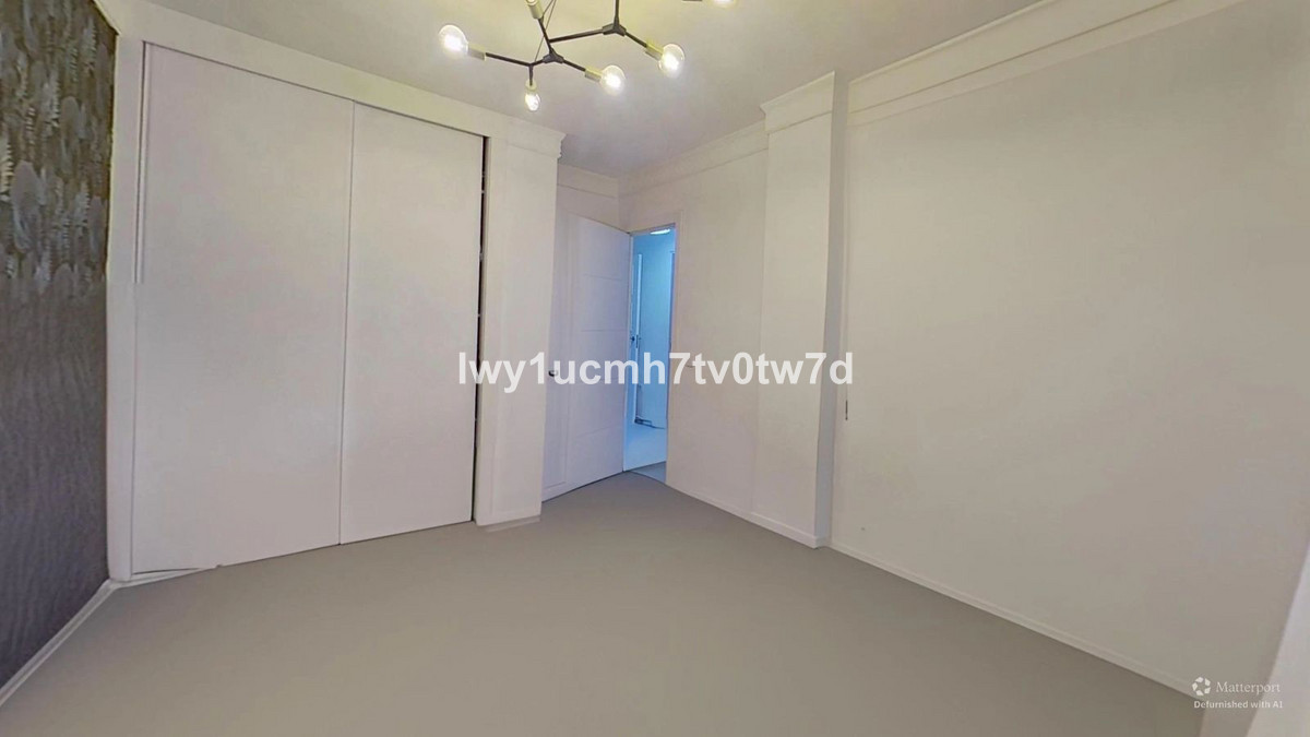 Se vende Apartamento Planta Media de 3 dormitorios en Costa Del Sol, Málaga, España