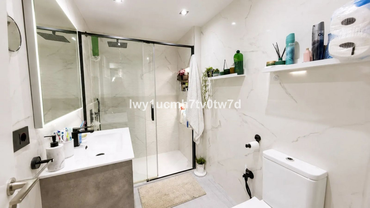 Se vende Apartamento Planta Media de 3 dormitorios en Costa Del Sol, Málaga, España