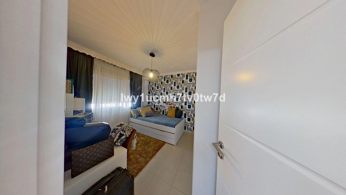 Se vende Apartamento Planta Media de 3 dormitorios en Costa Del Sol, Málaga, España