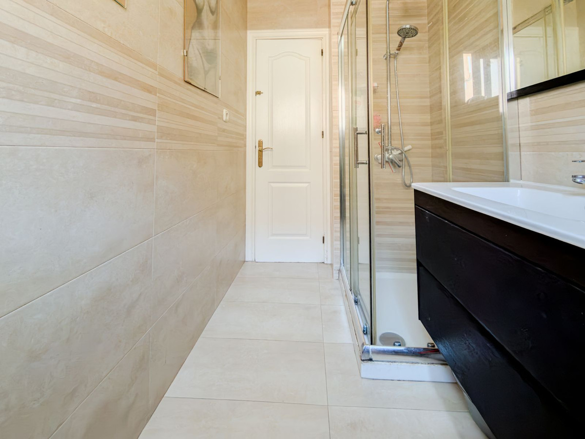 Se vende Apartamento Planta Media de 3 dormitorios en Costa Del Sol, Málaga, España