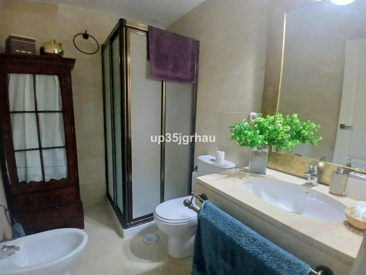 Se vende Apartamento Planta Media de 2 dormitorios en Costa Del Sol, Málaga, España