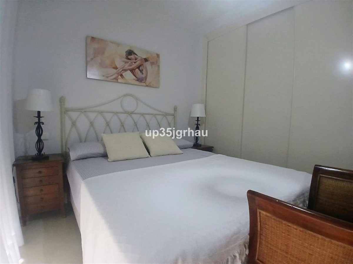 Se vende Apartamento Planta Media de 2 dormitorios en Costa Del Sol, Málaga, España
