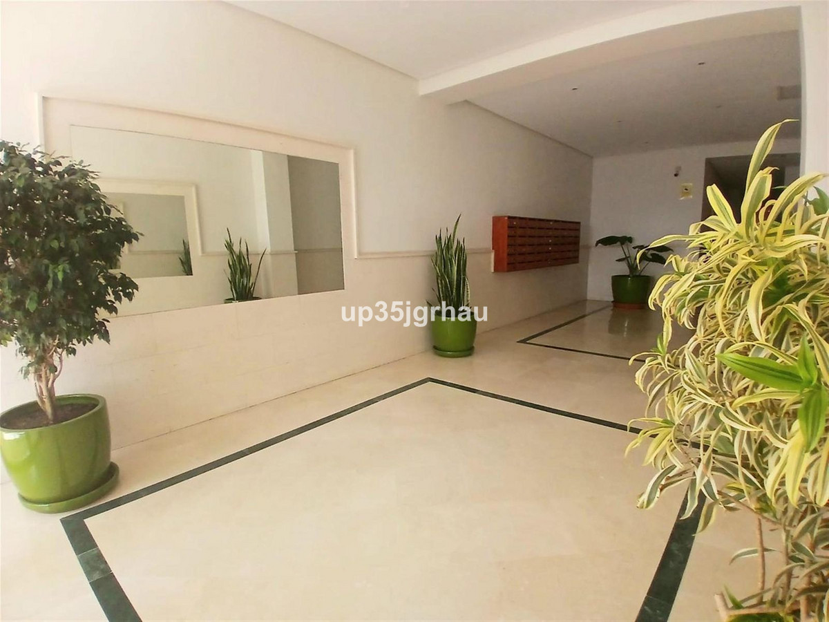 Se vende Apartamento Planta Media de 2 dormitorios en Costa Del Sol, Málaga, España