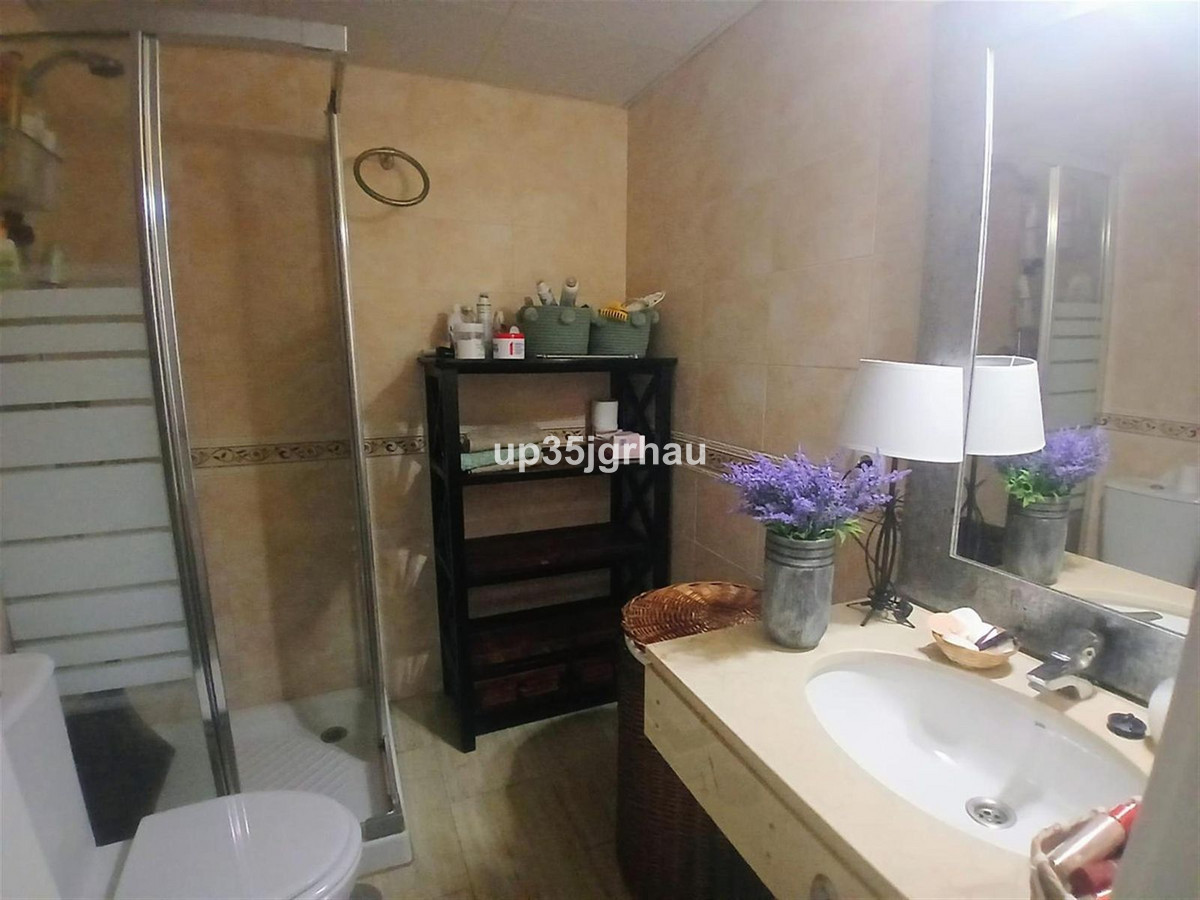 Se vende Apartamento Planta Media de 2 dormitorios en Costa Del Sol, Málaga, España
