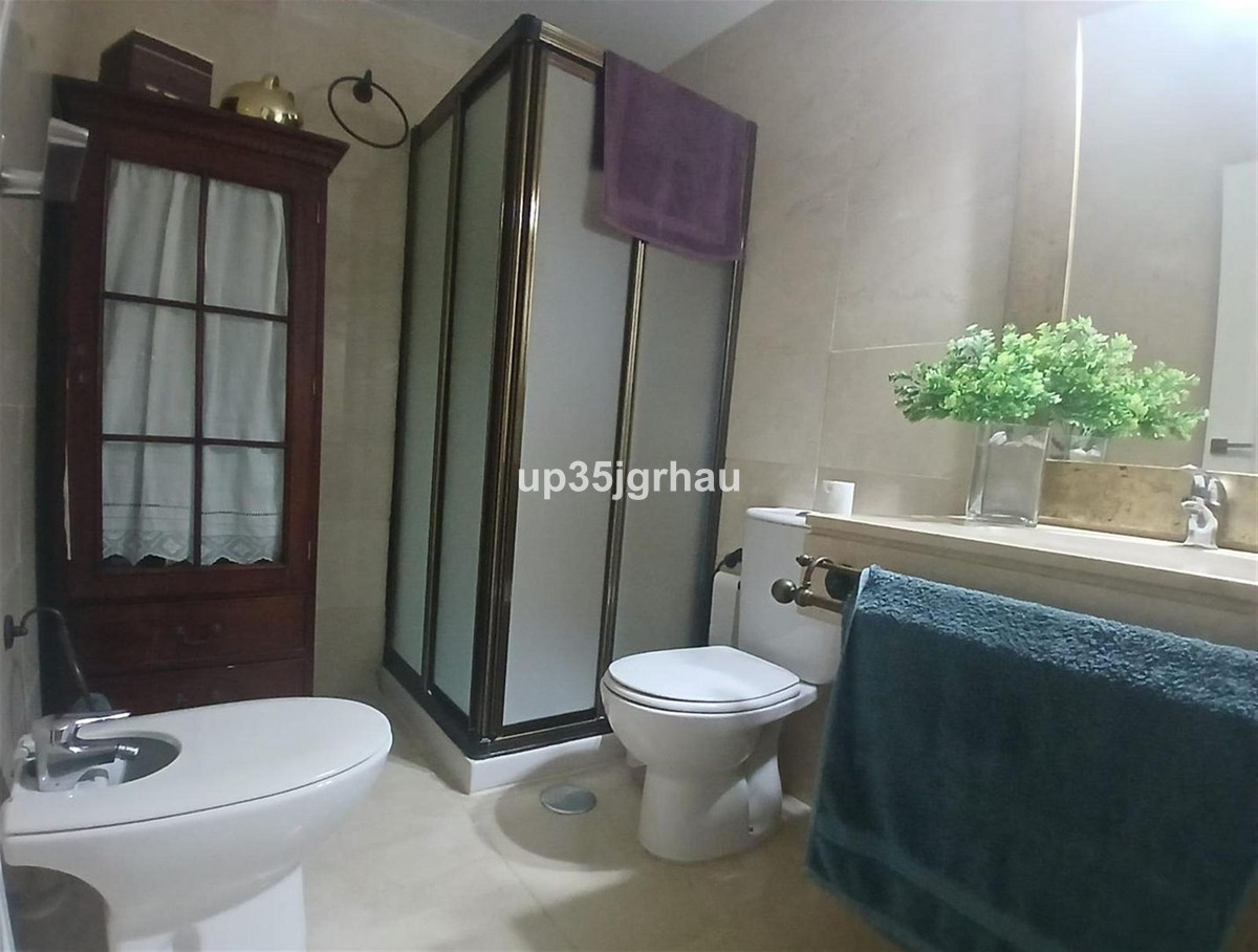 Se vende Apartamento Planta Media de 2 dormitorios en Costa Del Sol, Málaga, España