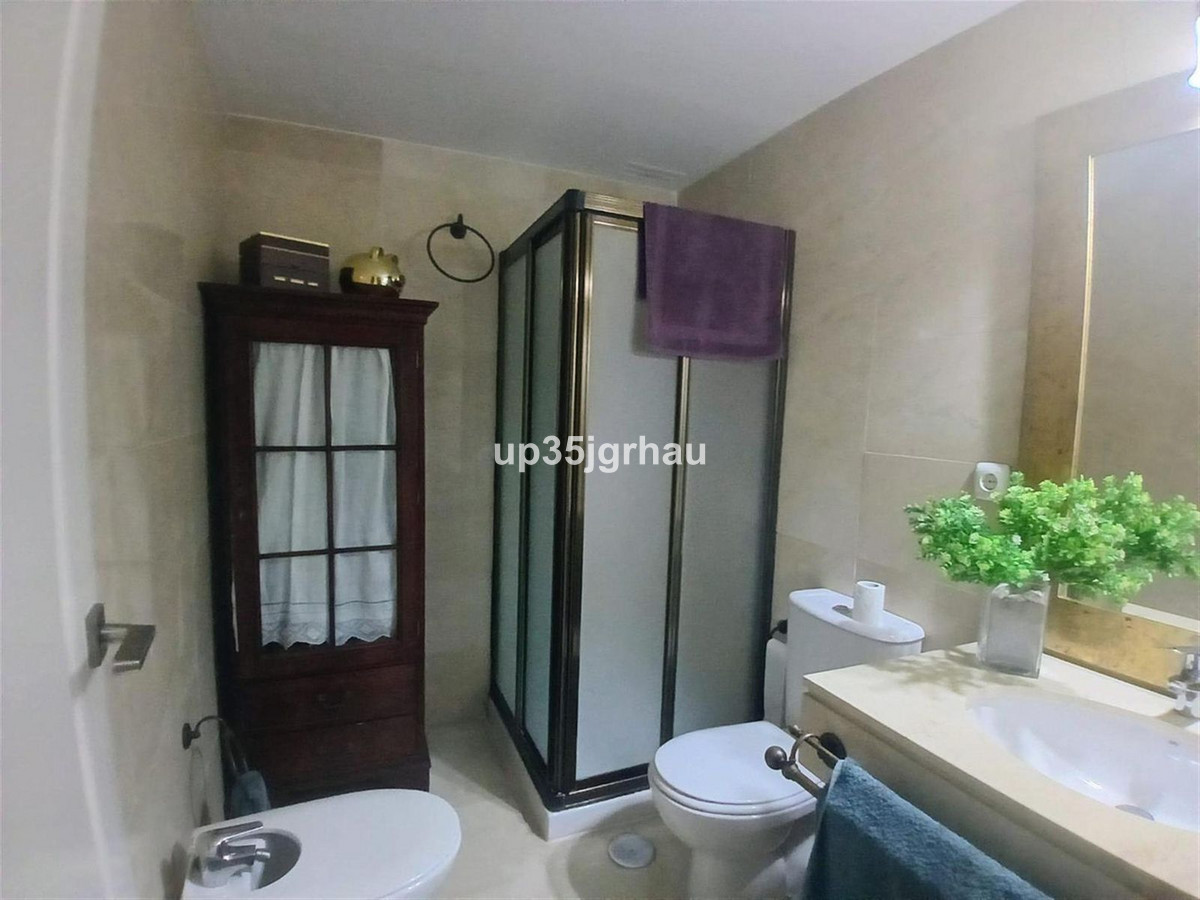 Se vende Apartamento Planta Media de 2 dormitorios en Costa Del Sol, Málaga, España