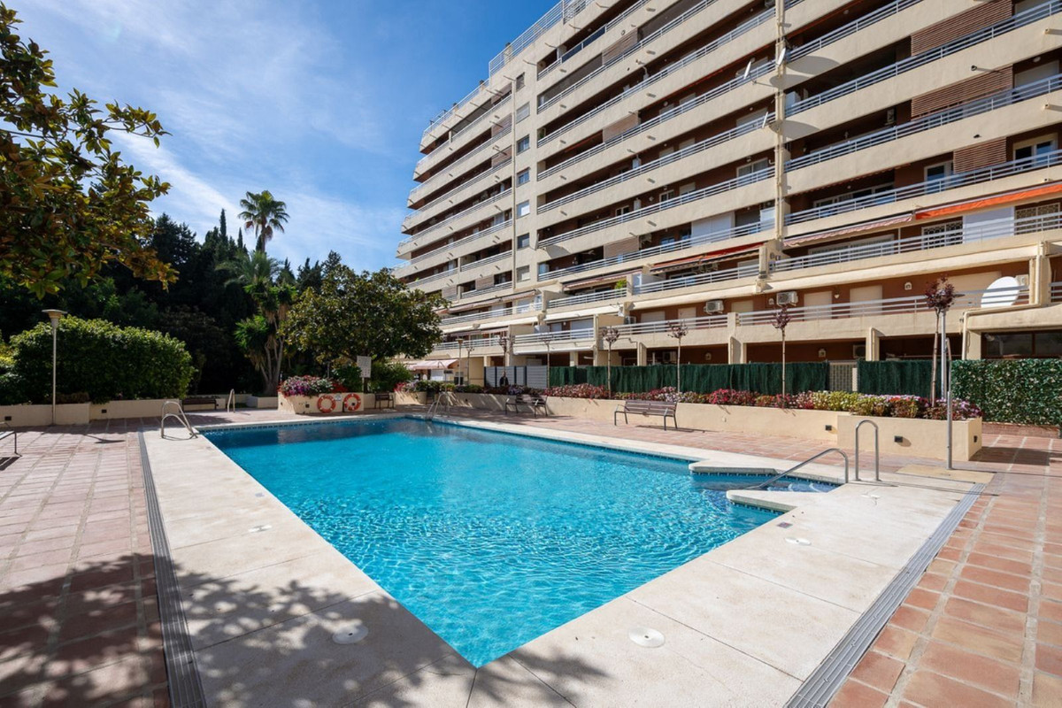 3 Bed Apartment for sale in Marbella Costa Del Sol, Málaga, Spain