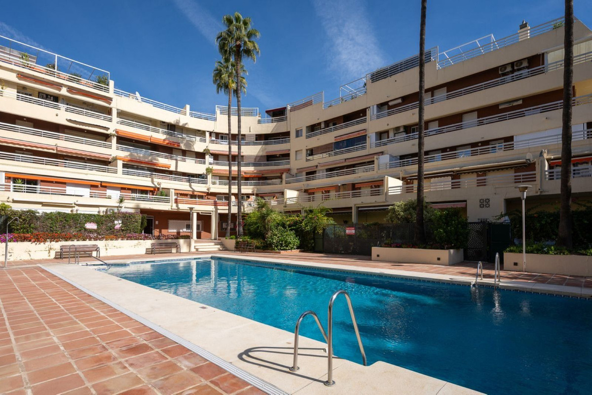 3 Bed Apartment for sale in Marbella Costa Del Sol, Málaga, Spain