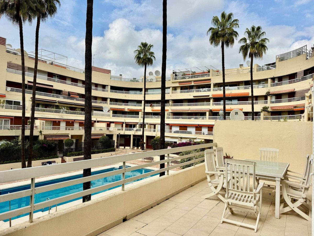 3 Bed Apartment for sale in Marbella Costa Del Sol, Málaga, Spain